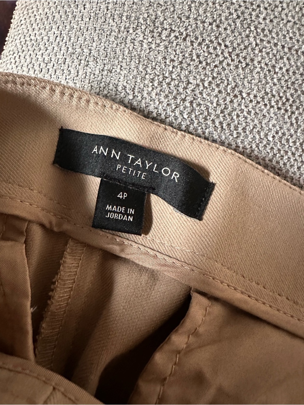 Ann Taylor Wide Leg
Cropped Pant Tan 4P - Picture 3 of 4